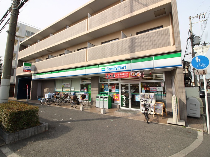 コンビニ　ファミリーマート（コンビニ）まで650m
