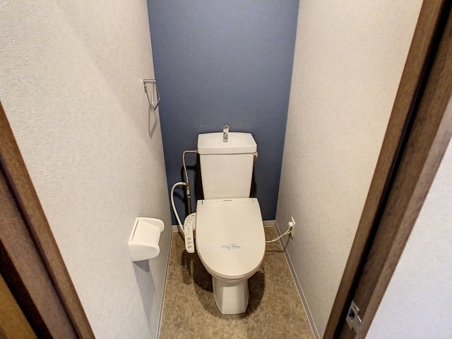 トイレ　掲載写真は同型の左右反転の部屋を掲載しております。仕様等が異