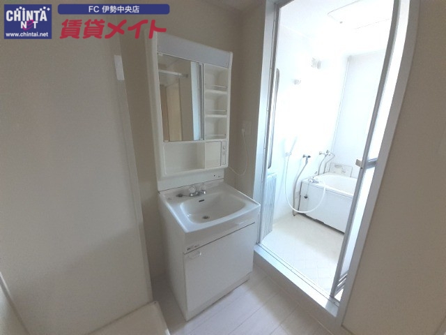 洗面設備　同型参考写真