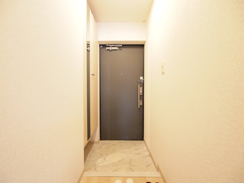 玄関　※別号室写真の為、現況優先