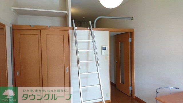 収納　床材は号室によって異なります