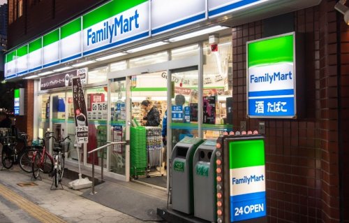 コンビニ　ファミリーマート 鶴橋駅前店（コンビニ）まで142m