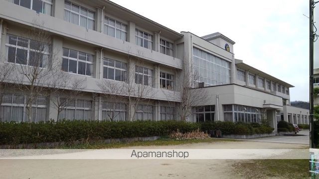 小学校　岩倉小学校（小学校）まで651m