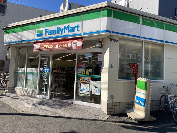 コンビニ　ファミリーマート西葛西小学校前店（コンビニ）まで182m