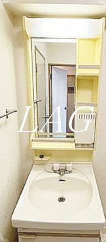 洗面設備　独立洗面台になります。