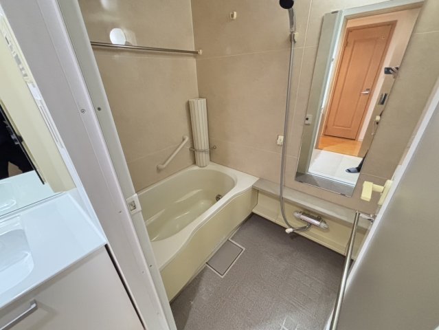 バス・シャワールーム　退去前につき別部屋参考写真