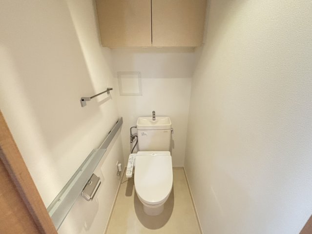 トイレ　退去前につき別部屋参考写真