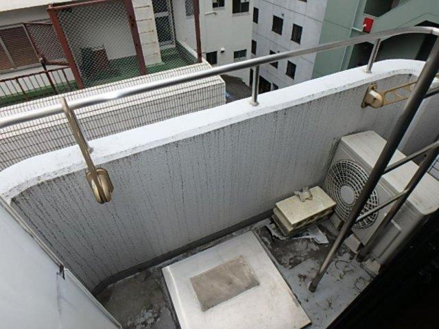 バルコニー　開放的で明るい空間を演出してくれるバルコニーです