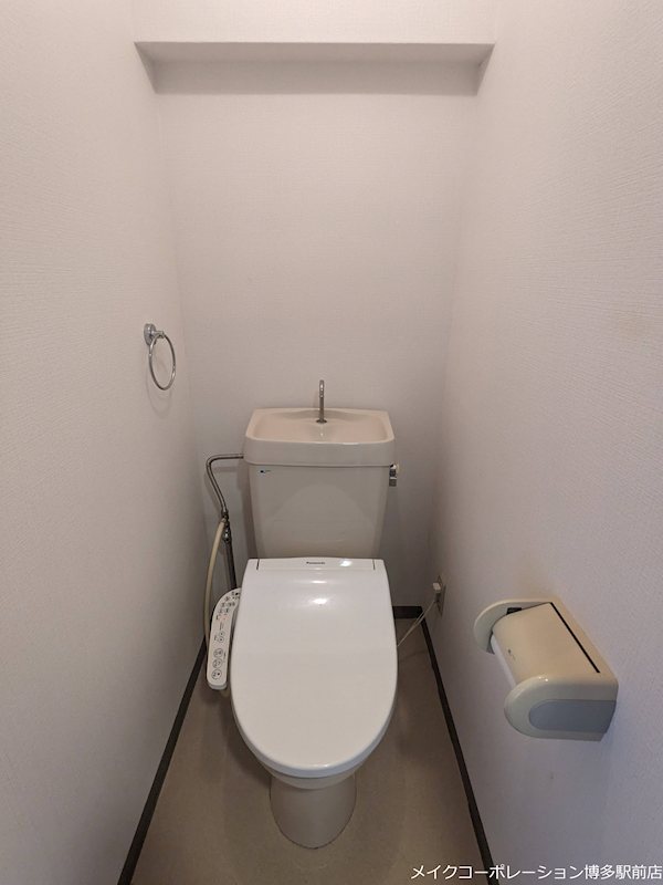 トイレ　※写真は棟内別部屋参考写真