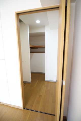 収納　間取りは広々、四角いお部屋が多いことが特徴です。各室には収納