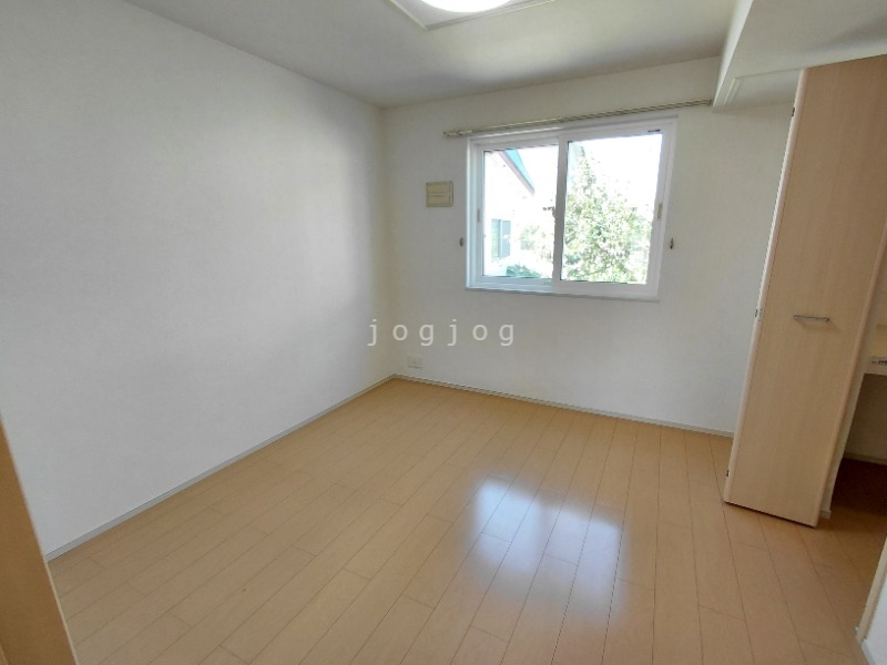 その他部屋・スペース　日当たりの良い明るいお部屋です。