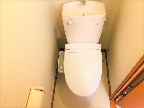トイレ　温水洗浄便座です。