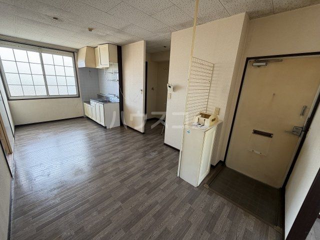 サンビレッジ Eの居間写真