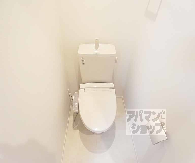 地下鉄東西線 太秦天神川駅 徒歩11分 3階建 築9年のトイレ写真