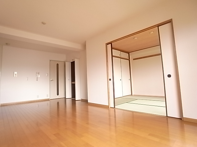 サンライズナイガイ塚口の居間写真