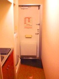 レオパレスコトー ブロンの玄関写真