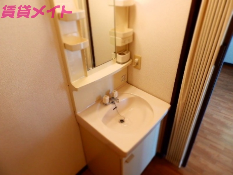 洗面設備　別部屋参考写真です