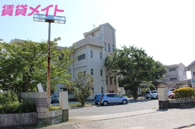 小学校　桑名市立藤が丘小学校（小学校）まで638m