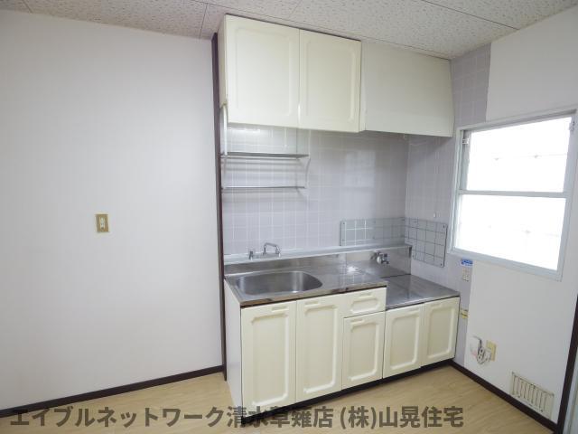 ＪＲ東海道本線 静岡駅 バス乗車時間：29分 最寄りバス停で下車 徒歩6分 2階建 築38年のキッチン写真