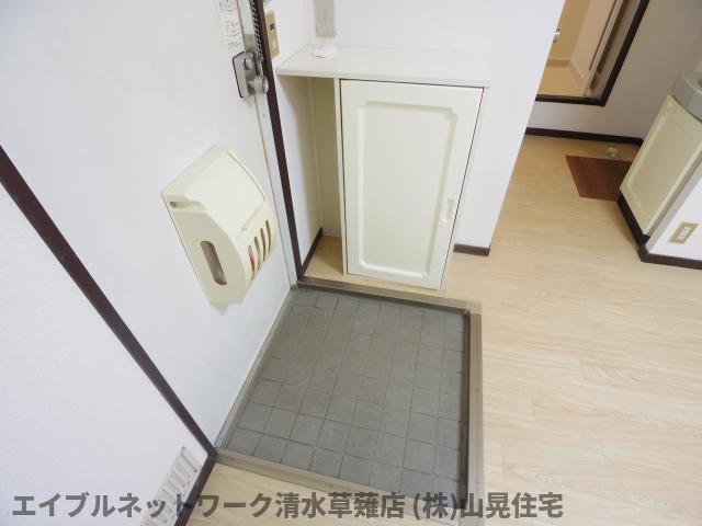 ＪＲ東海道本線 静岡駅 バス乗車時間：29分 最寄りバス停で下車 徒歩6分 2階建 築38年の玄関写真