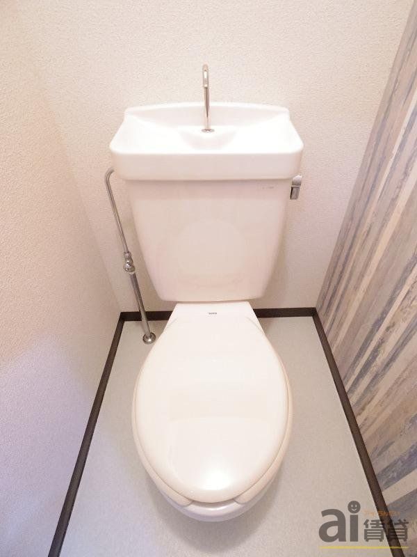 西武池袋線 小手指駅 徒歩4分 3階建 築33年のトイレ写真