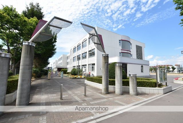 小学校　函館市立八幡小学校（小学校）まで296m