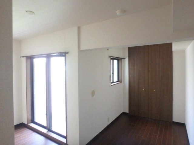 京急本線 北品川駅 徒歩3分 6階建 築28年の居間写真