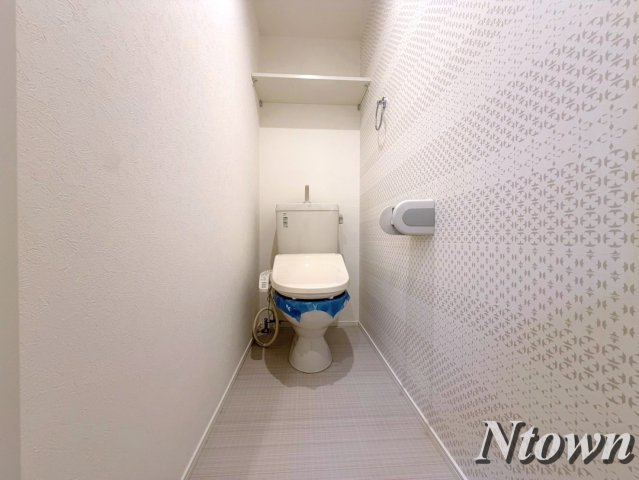 トイレ　落ち着いた色調のトイレです