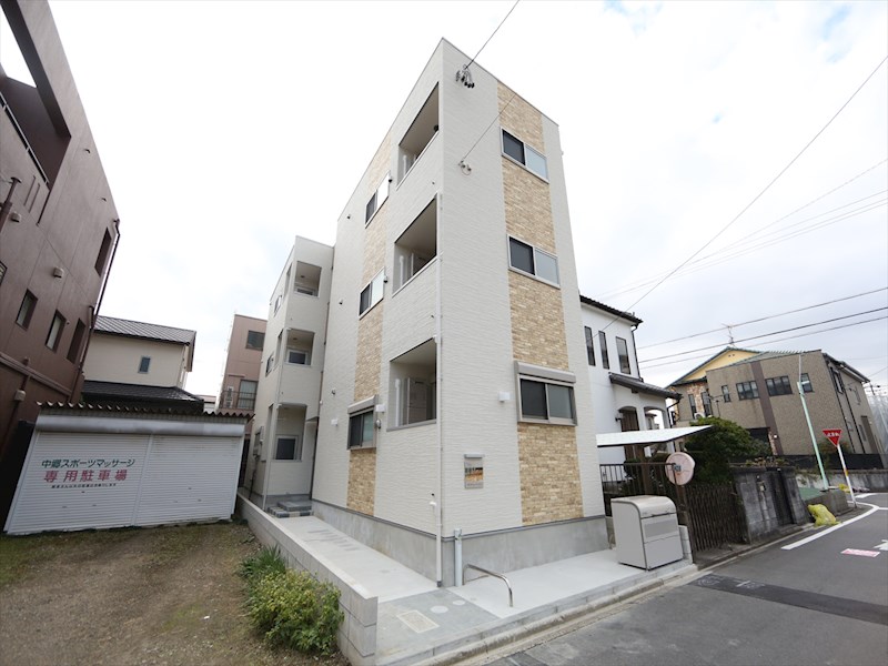 建物外観　外観　オートロック付　宅配ＢＯＸ有り