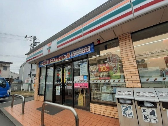 コンビニ　セブンイレブン（コンビニ）まで500m