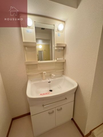洗面設備　朝の支度にも助かる、独立の洗髪洗面化粧台