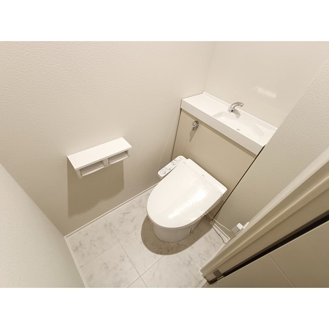ＪＲ篠ノ井線 広丘駅 徒歩10分 2階建 築1年のトイレ写真