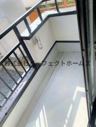 バルコニー　暖かな日差しのふりそそぐバルコニー