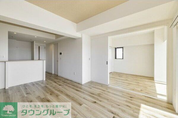 スリーアイランドタワー星ヶ丘の居間写真
