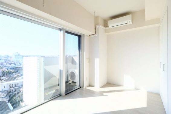 居室・リビング　★大きな窓のあるお部屋です★