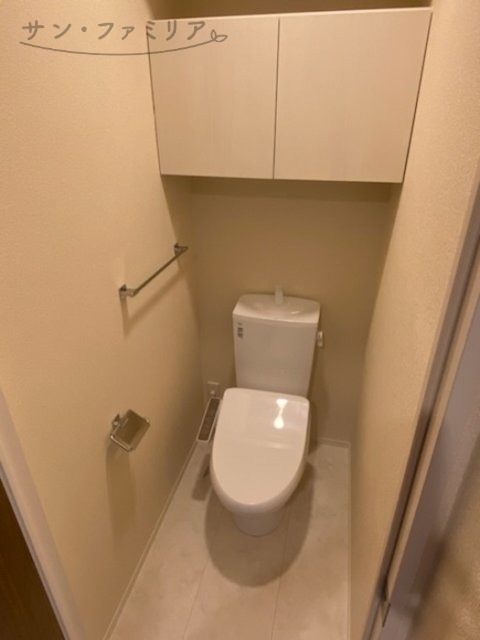 トイレ　同一物件別部屋写真