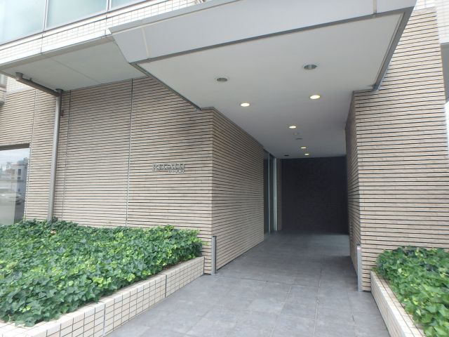ロビー　正面入口（エントランス）です。