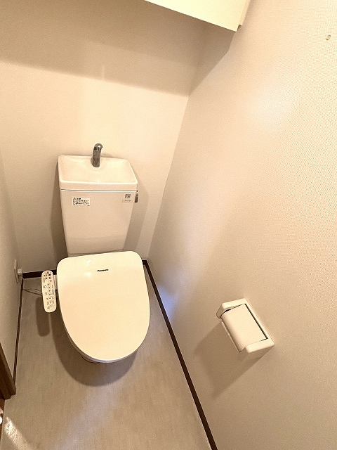 2面採光 最上階13階 東南 KDXレジデンス幡ヶ谷 Oのトイレ写真