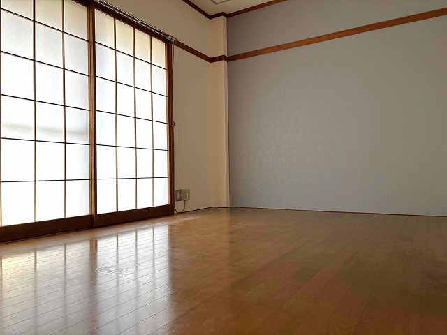 メゾン城ヶ崎の居間写真