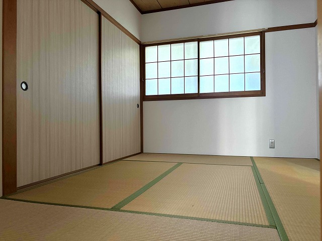 メゾン城ヶ崎の居間写真