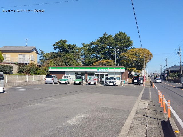 コンビニ　ファミリーマート知立山屋敷店（コンビニ）まで1140m