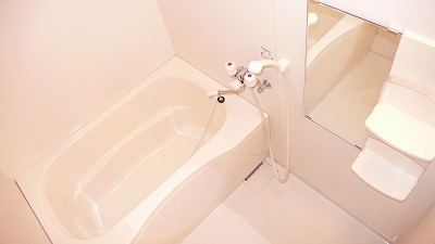 バス・シャワールーム　ゆったりサイズのお風呂です。