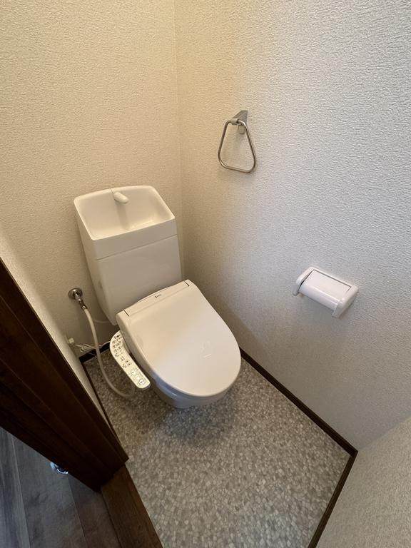 トイレ　温水洗浄便座完備