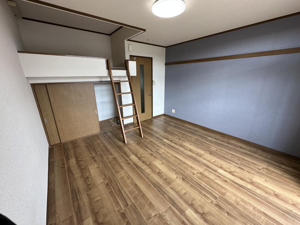 居室・リビング　ロフト付きの洋室です