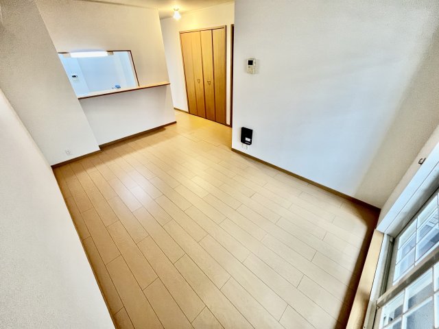 イーストヒルズIIの居間写真