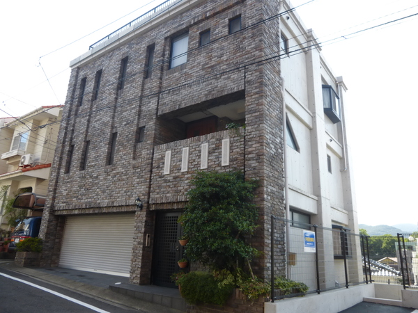 長崎市平和町のマンションの建物外観