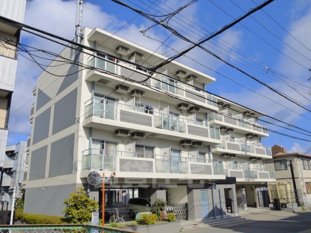 京都市西京区川島調子町のマンションの建物外観