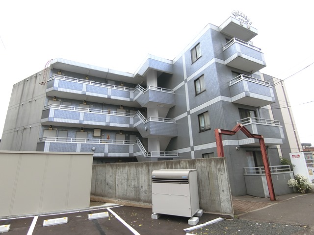 札幌市清田区北野七条のマンションの建物外観