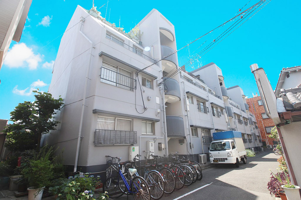 大阪市平野区平野本町のマンションの建物外観