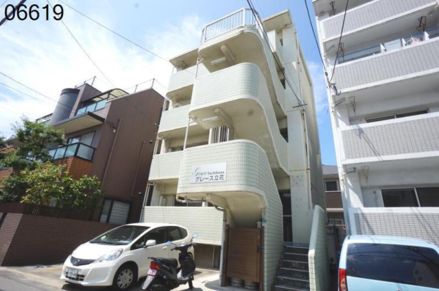 松山市立花のマンションの建物外観
